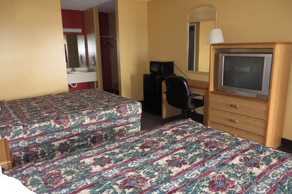 Economy Inn & Suites Joplin Quarto foto